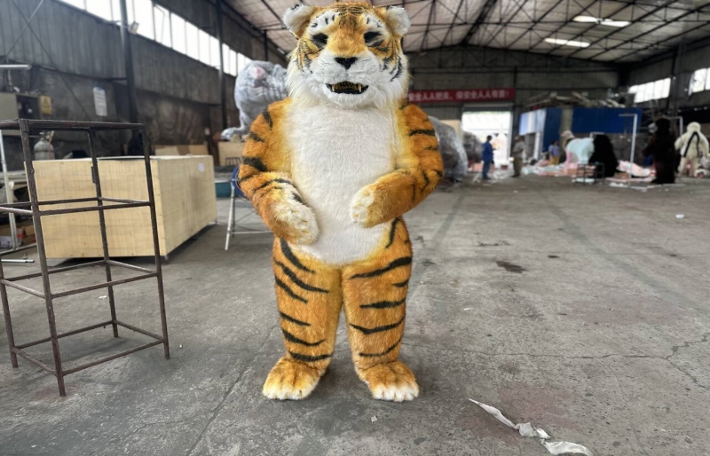 Realistic animatronic walking tiger costume