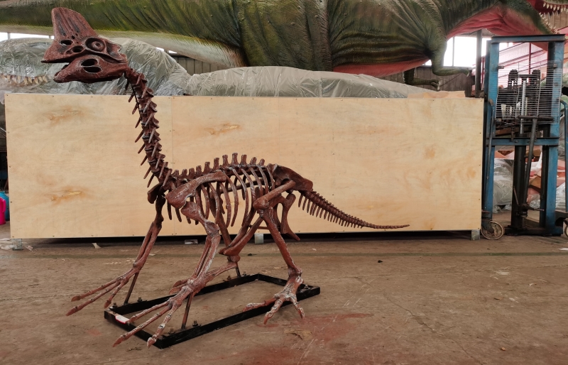 Realistic artificial fiberglass dinosaur skeleton fossil model