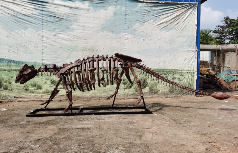 Realistic artificial fiberglass dinosaur skeleton fossil model