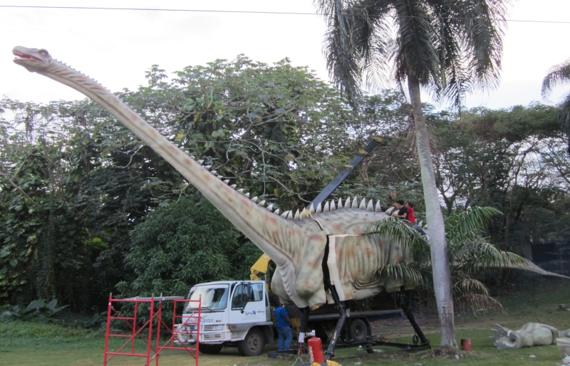 What are the precautions for large animatronic dinosaurs installation.