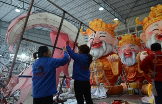 The lastest batch of festival decoration large lantern for exhibition are on production